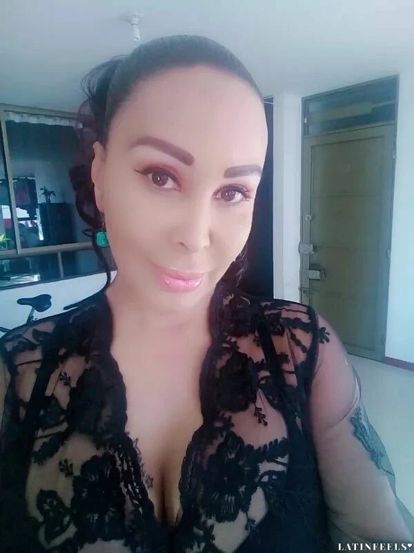 Paola Profile image 3